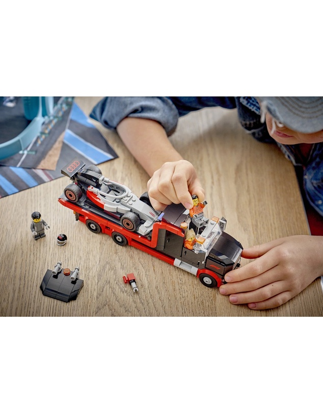 LEGO - F1(R) Display Truck with Audi F1(R) Race Car