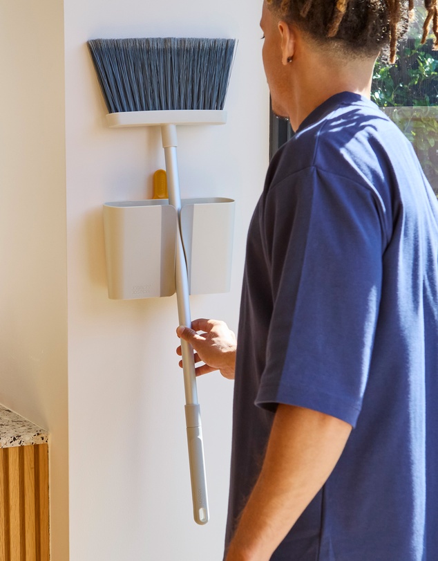 Joseph Joseph - CleanTech™ Wall-Mounted Broom