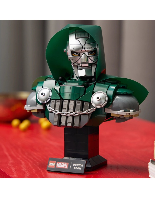 LEGO - 76345 Doctor Doom Bust
