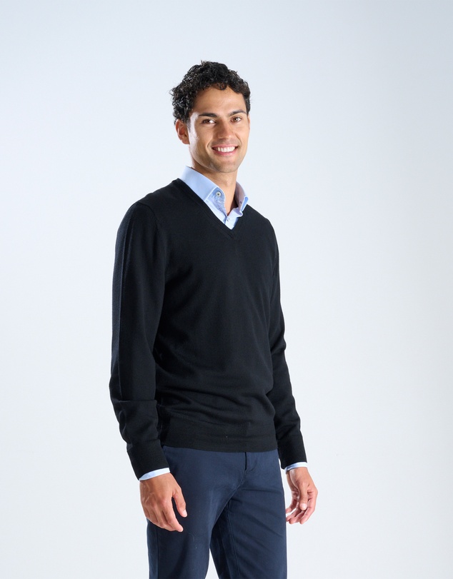3 Wise Men - 3 Wise Men Fisher V Neck Merino Knit - Black