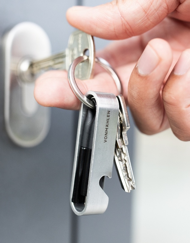 Vonmahlen - HIGH SIX - All In One Compact Keychain Universal Charging Cable
