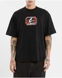 Kiss Chacey - Crowdsurf Street Tee