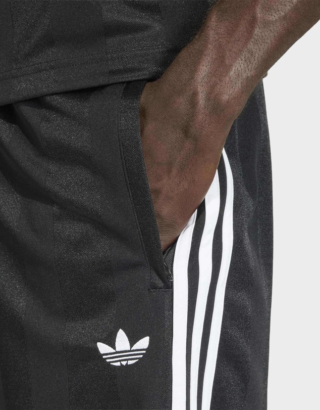 adidas Originals - 3-STRIPES LOOSE ENGINEERED SHORTS Mens