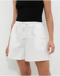 Calli - Seamed Shorts