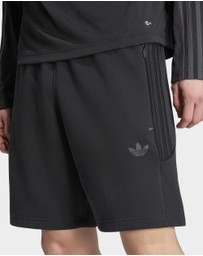 adidas Originals - SPACER TEAMGEIST 26 CUTLINE SHORTS Mens