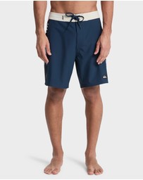 Quiksilver - Mens Surfsilk Arch 18
