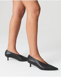 Siren - Flynn Point Toe Pumps