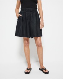 Commonry - Lucie Short