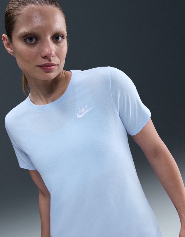 Nike - Sportswear Club Essentials T-Shirt