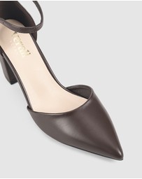 Verali - Eli Closed Toe Block Heels