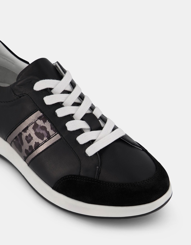 Miss Sofie - Idle Sneakers