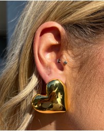 Izoa - Nyx Heart Stud Earrings