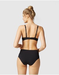 Simone Perele - Essentiel Control Brief
