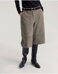 Oxford - Kiera Suede Bermuda Shorts