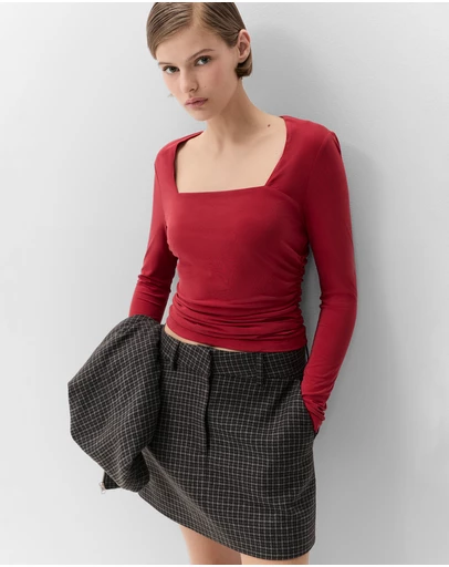 UNISON - Ruched Detail Long Sleeve Top