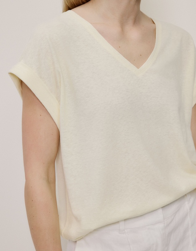 Trenery - Linen Cotton V Neck T-shirt in Faint Yellow