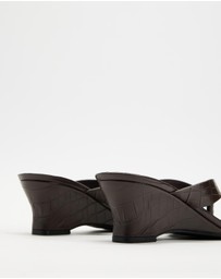 AERE - Leather Wedge Heel Thongs