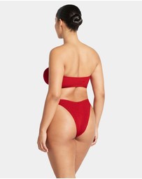 Bond-Eye Swimwear - Scene Brief