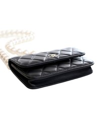 Pre-Loved by Azura Reborn - Pre-Loved Quilted Lambskin Maxi Pearls Clutch With Chain