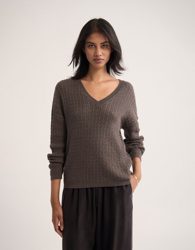 Oxford - Drew Cable V-Neck Knit