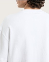 Kiss Chacey - Casius Loopback Street Tee