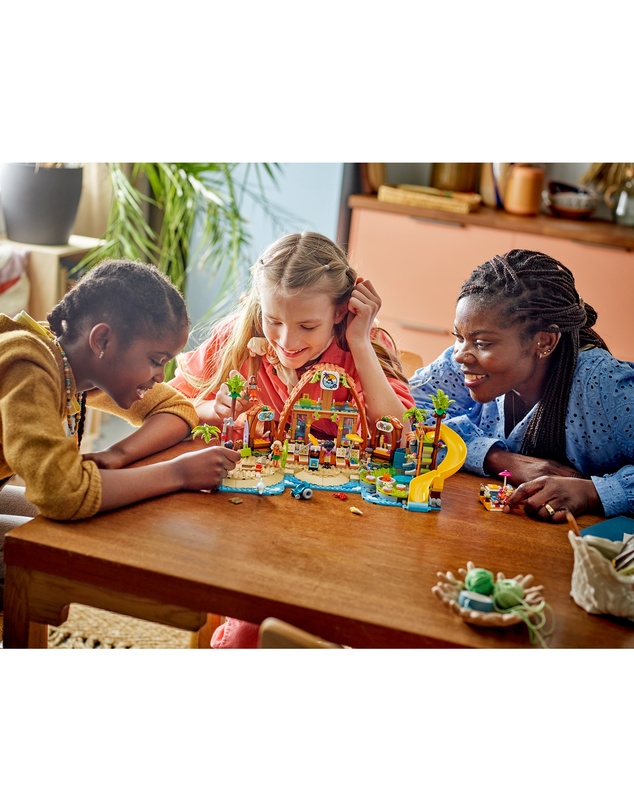 LEGO - 42673 Family Vacation Beach Resort