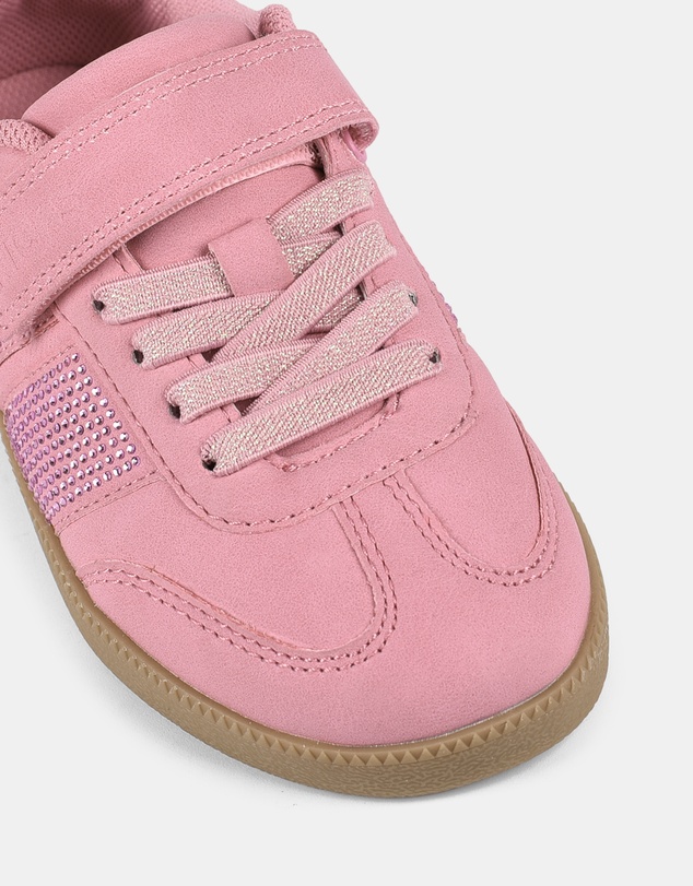 Kicks - Kennedy