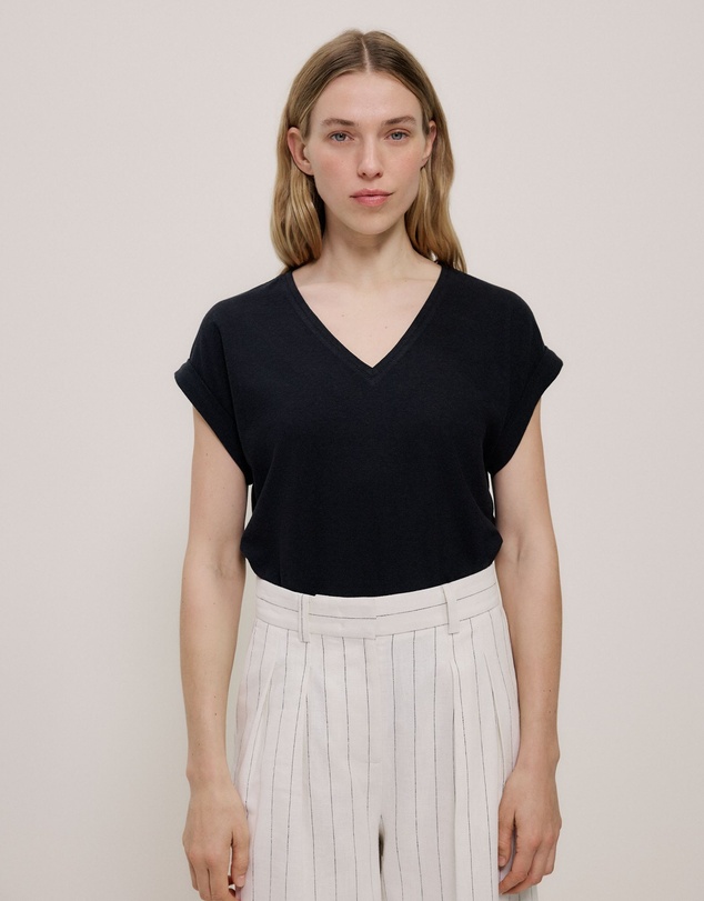 Trenery - Linen Cotton V Neck T-shirt in Black