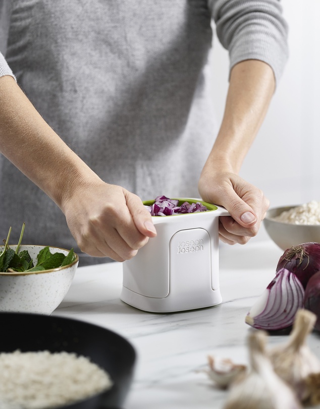 Joseph Joseph - ChopCup™ Vegetable Chopper (White)
