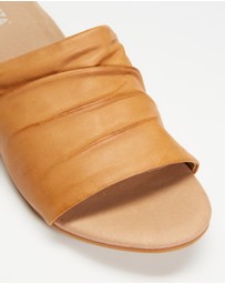 Mia Vita - Maple Slide - Tan