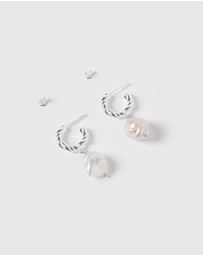Izoa - Darling Earrings