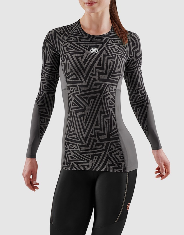 SKINS - SKINS Compression Women's Series-3 Clothing Long Sleeve Top Charcoal Angle