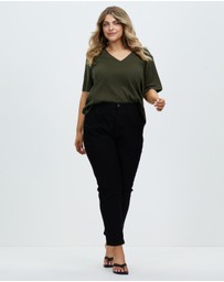Atmos&Here Curvy - Sasha Waffle V-Neck Tee