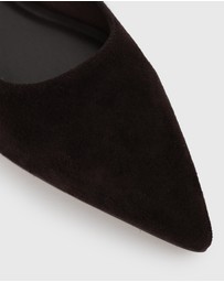 Betts - Chaps Leather Low Heel Pumps