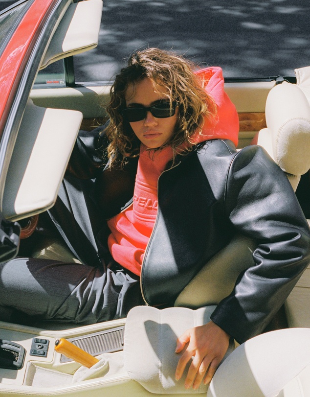 ENA PELLY - Washed Debossed Hoodie