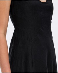 Minima Esenciales - Shiloh Linen Midi Dress