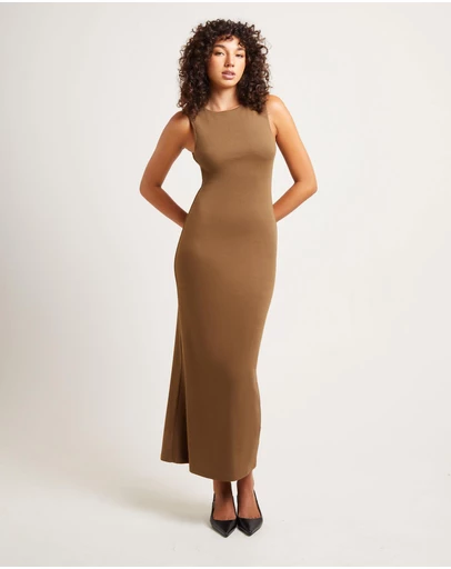 Alice In The Eve - Dahlia Curve Cut Out Maxi Dress