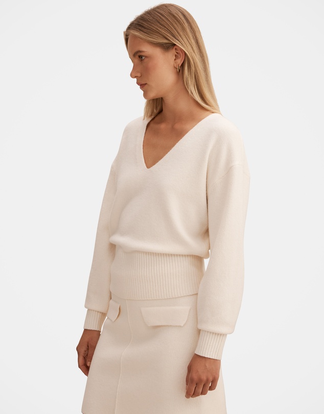 Forever New - Eloise V Neck Jumper