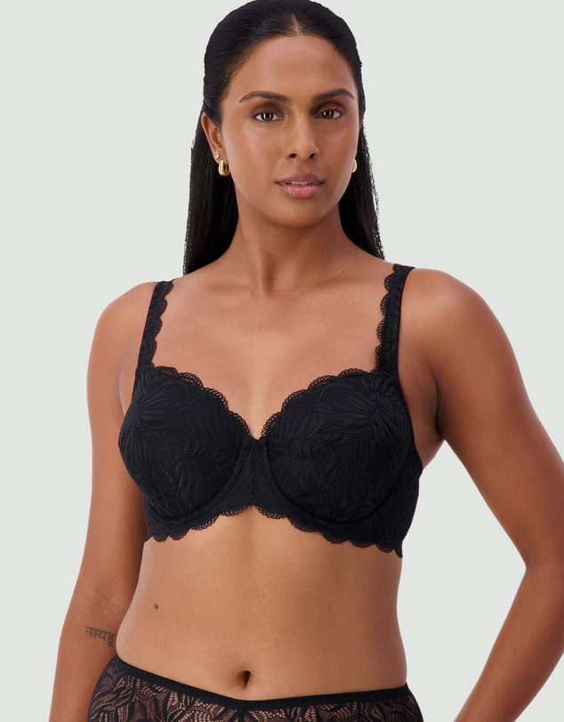 Triumph - Essential Lace Balconette Bra