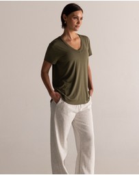 HyperLuxe The Label - V Neck Shirt