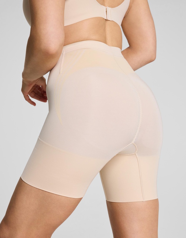 Spanx - Sculpt GOFIGURE Mid Thigh Shorts