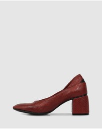 Beau Coops - Ricola Courtshoes