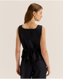 Review - Norah Vest