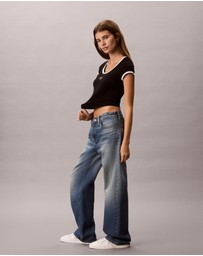 Calvin Klein Jeans - Monologo Scoopneck Baby Tee