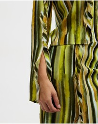 Third Form - Stroke Frill Blouse