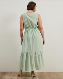 Atmos&Here Curvy - Verity Tiered V Neck Maxi Dress