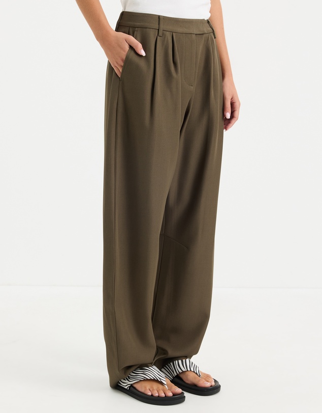 Calli - Remi Tailored Barrel Leg Pants