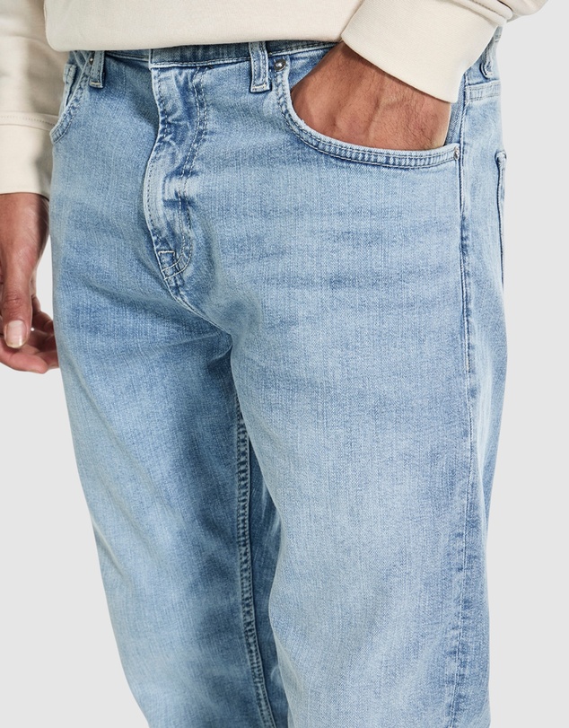 GUESS - Mid-Rise Resort Straight Leg Jeans