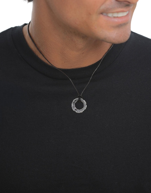 Kuzzoi - Cracked Silver Circle Pendant Leather Necklace