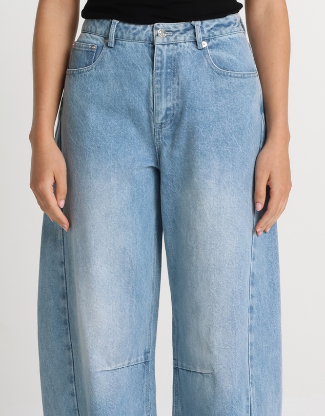 Madison The Label - Cora Barrel Jeans
